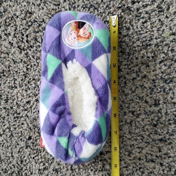 🆕️ Disney Frozen II Snuggle Toes - Picture 3 of 3